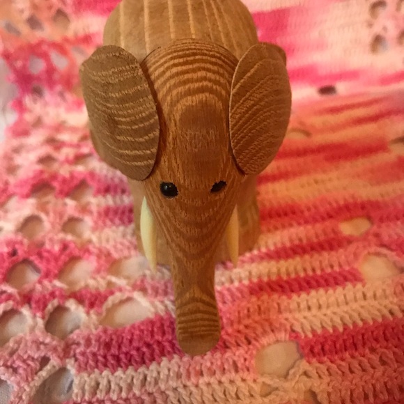 Hand crafted wooden elephant tooth pick holder Papel - Picture 3 of 8